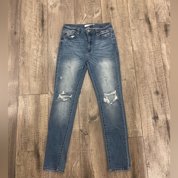KanCan Skinny Jeans. Distressed Knees. Size 9/28. Used Condition. - Picture 1 of 1